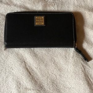 Dooney & Bourke zip wallet